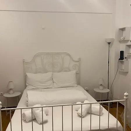 Modern, Ideally Located * Athens
