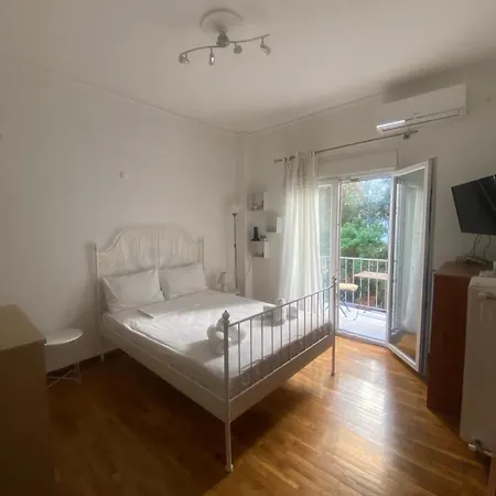 Modern, Ideally Located Apartment Athens