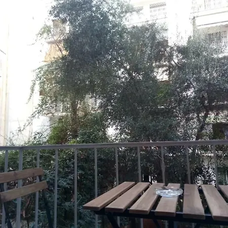 Modern, Ideally Located Apartment Athens