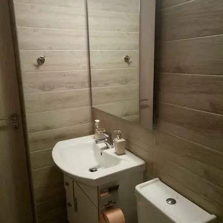 Modern, Ideally Located Apartment