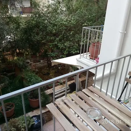 Modern, Ideally Located Apartment